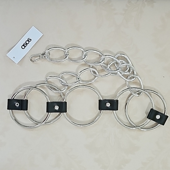 ASOS DESIGN oversized multi ring waist and hip belt in silver - Picture 3 of 6